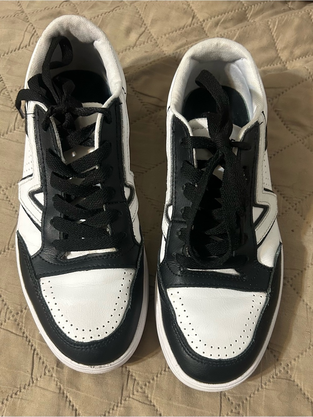 Vans Lowland Comfycush flying V black white